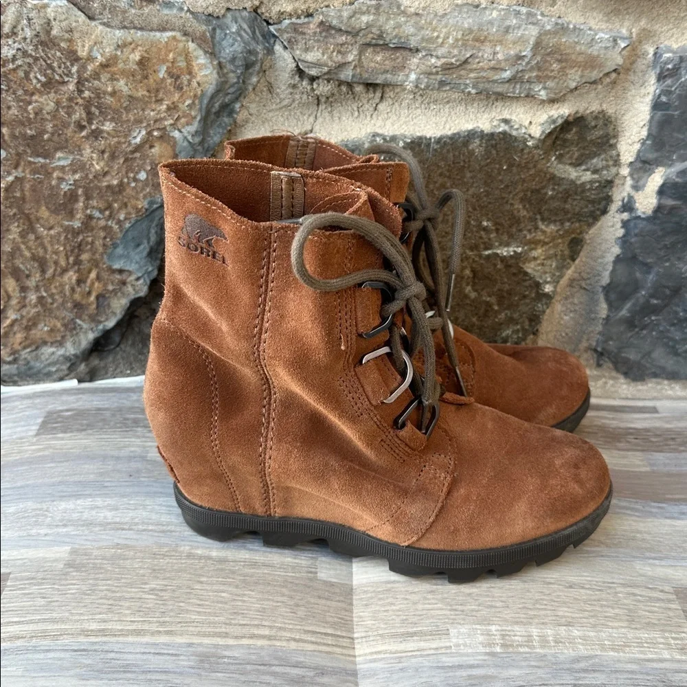 SOREL Kid's Joan of Arctic II Wedge Boot Suede Leather in Camel Tan Size 4